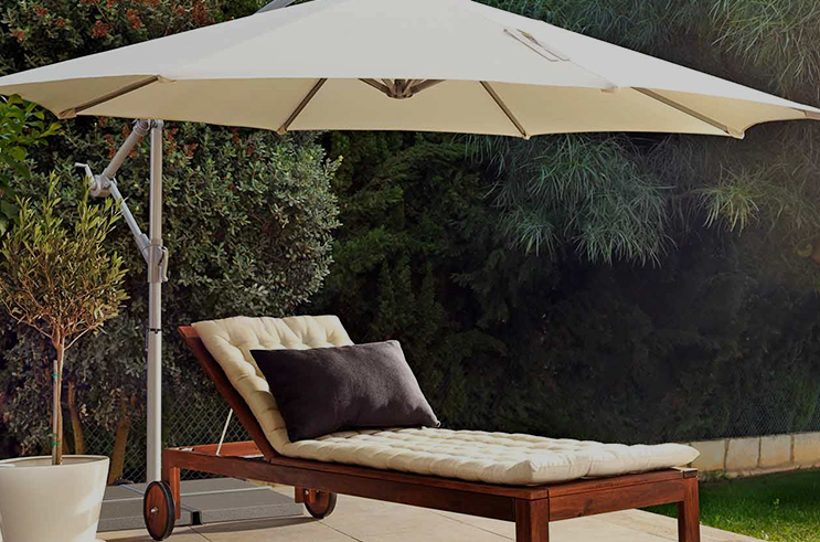 Cén tionchar a bhíonn ag ábhar na scáthanna fearthainne PATIO ar mharthanacht agus ar chosaint na gréine?